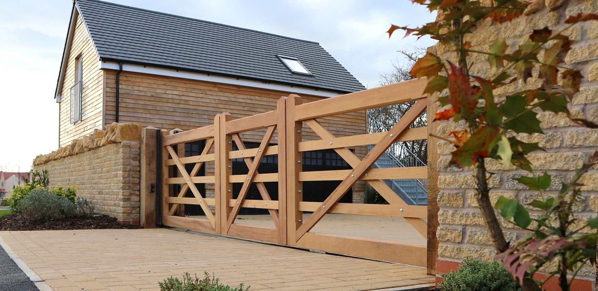 Въездные ворота из дерева